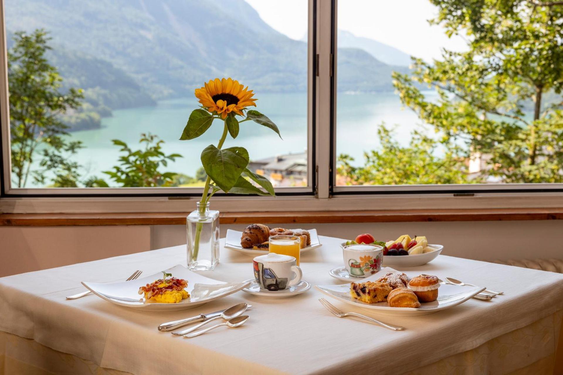Hotel Londra Slow Living Molveno Eksteriør billede